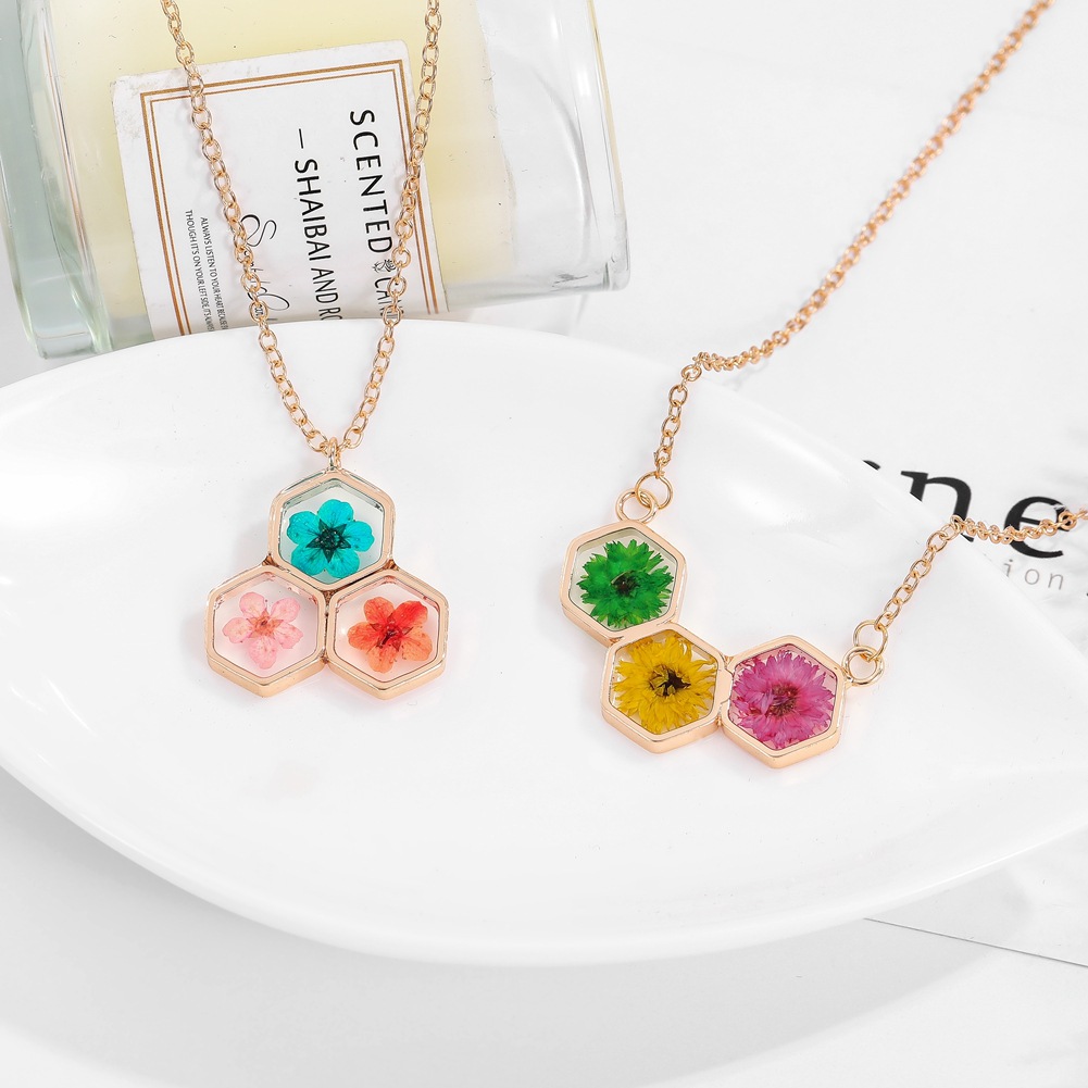 1 Piece Vacation Flower Resin Women's Pendant Necklace display picture 5