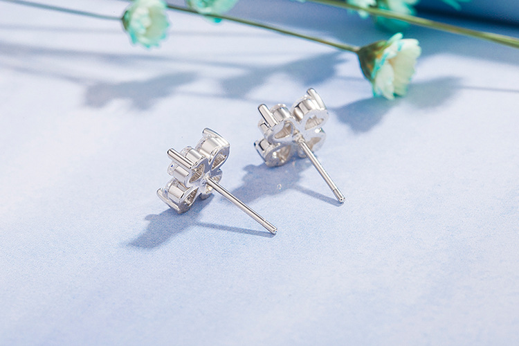Koreanisches Vierblättriges Kleeblatt Diamantbesetzte Zirkonohrringe Kupferohrringe display picture 4