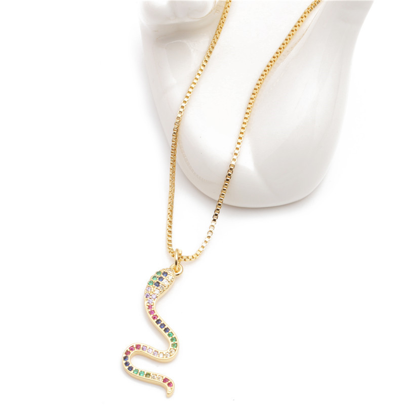 Bijoux De Mode Micro-ensemble Zircon Serpentine Pendentif Dames Collier De Cuivre En Gros Nihaojewelry display picture 10