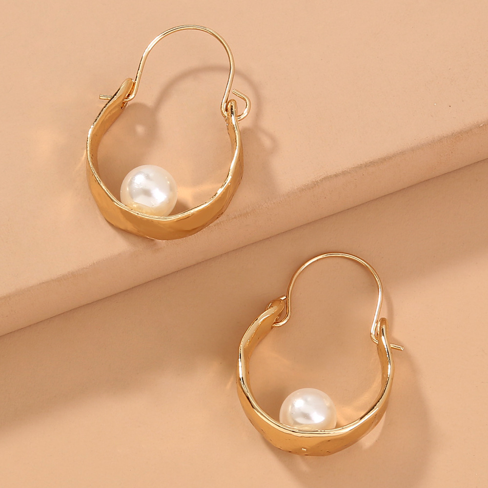 Retro U-shaped Metal Imitation Baroque Pearl Earrings display picture 10