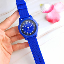 热销果冻日内瓦透明硅胶手表七彩色geneva休闲男生女生学生石英表