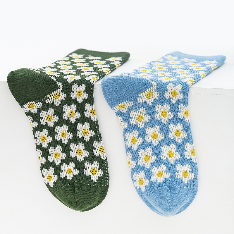 Retro Small Daisy Printing Double Needle Tube Socks Wholesale Nihaojewelry display picture 1