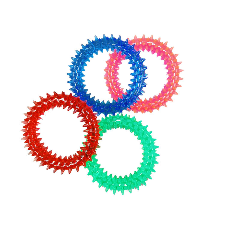 Suministro directo de fábrica PVC transparente 9cm pequeña espina anillo mascota juguete cachorro molar mordedura espina anillo círculo Comercio exterior al por mayor