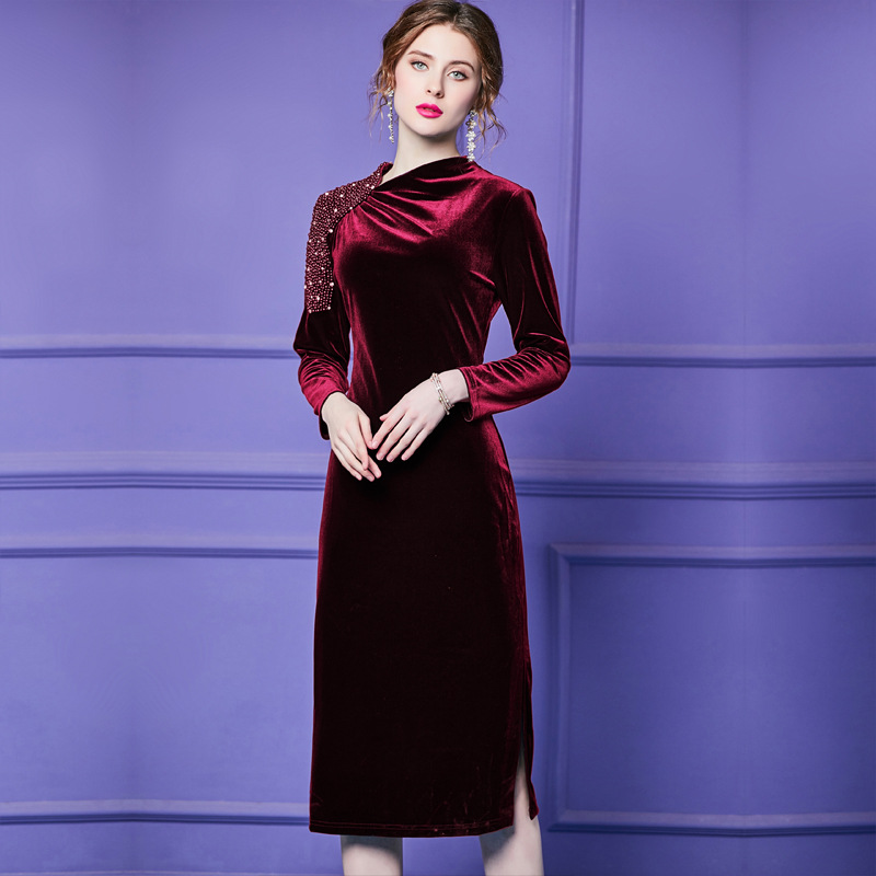 2021秋冬新款订珠钻个性V领长袖丝绒修身连衣裙中长款欧美职场裙