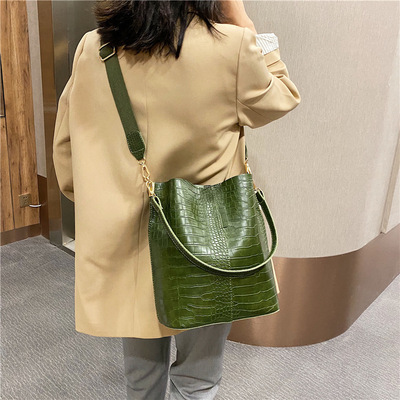 質感上新大包包秋天新款2020大容量水桶包鳄魚紋單肩女包斜挎包