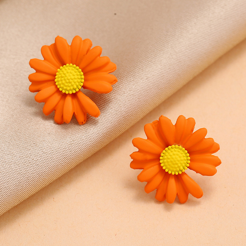 Japonais Et Coréen De Mode 2020 New Trendy Simple Boucles D'oreilles Doux Mori Super Fée De Tournesol Petite Marguerite Boucles D'oreilles Fleur display picture 1