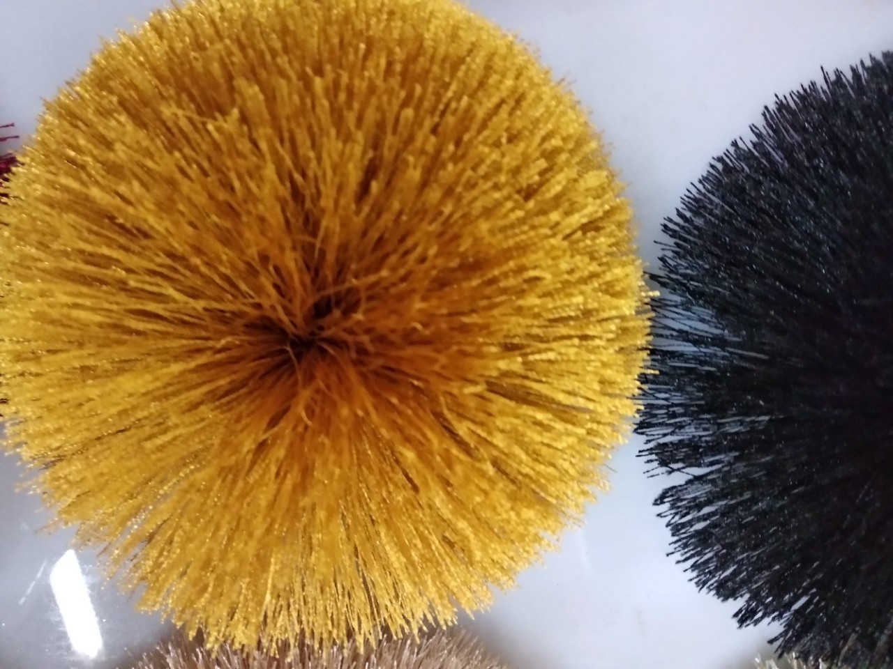 We supply cute hats, wool balls, polyester embroidered thread shoes, flower balls, tassels, decorative scarves and plush ball hangers detail image 3