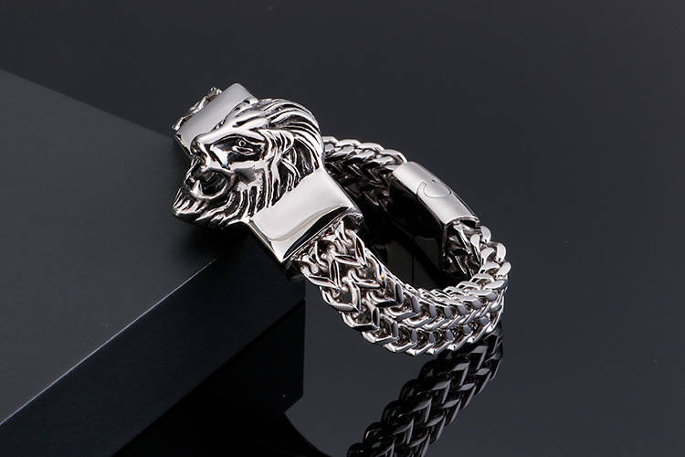 Casual Punk Lion Titanium Steel Plating 18K Gold Plated Men's Bracelets display picture 3