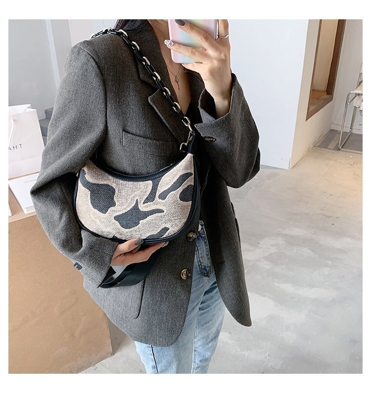 Armpit Shoulder Messenger Dumpling Bag display picture 1