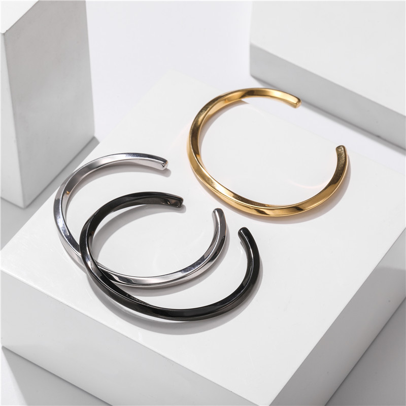 Fabrik Direkte Lieferung Von Dw-uhren Accessoires Europäische Und Amerikanische Mode Einfache C-förmige Offene Armbänder Aus Titans Tahl Paar Armbänder Frauen display picture 5