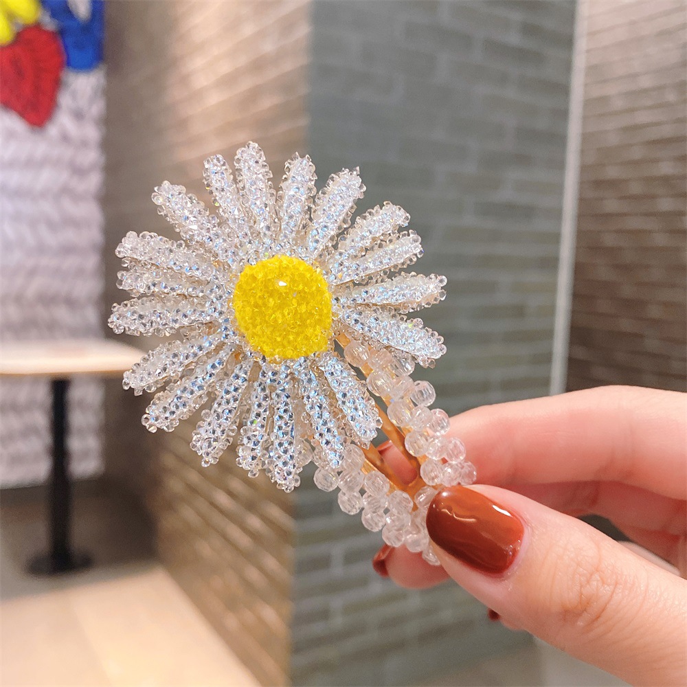 Korean Style Crystal Small Daisy Hair Clip display picture 7