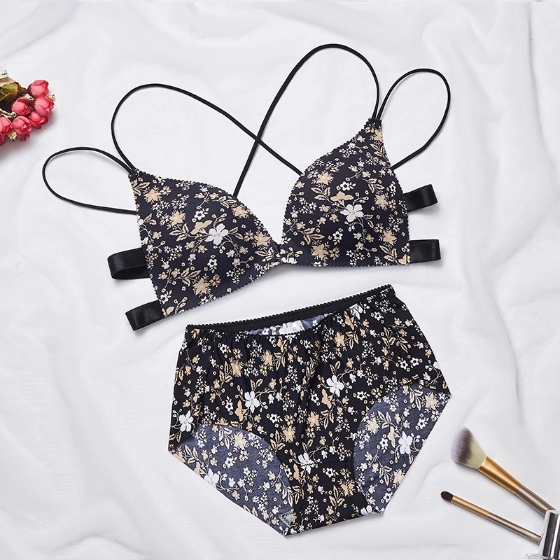 블랙 플로럴 슈트