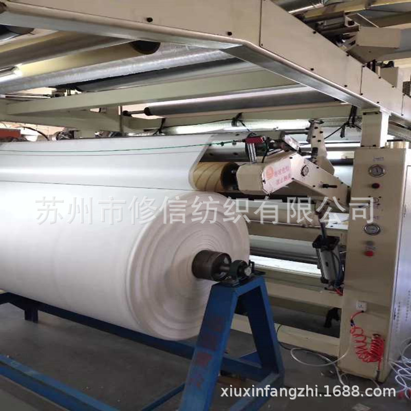 无纺布热熔胶贴膜透气膜 防尘防疫防水防溅一次性隔离防护服面料