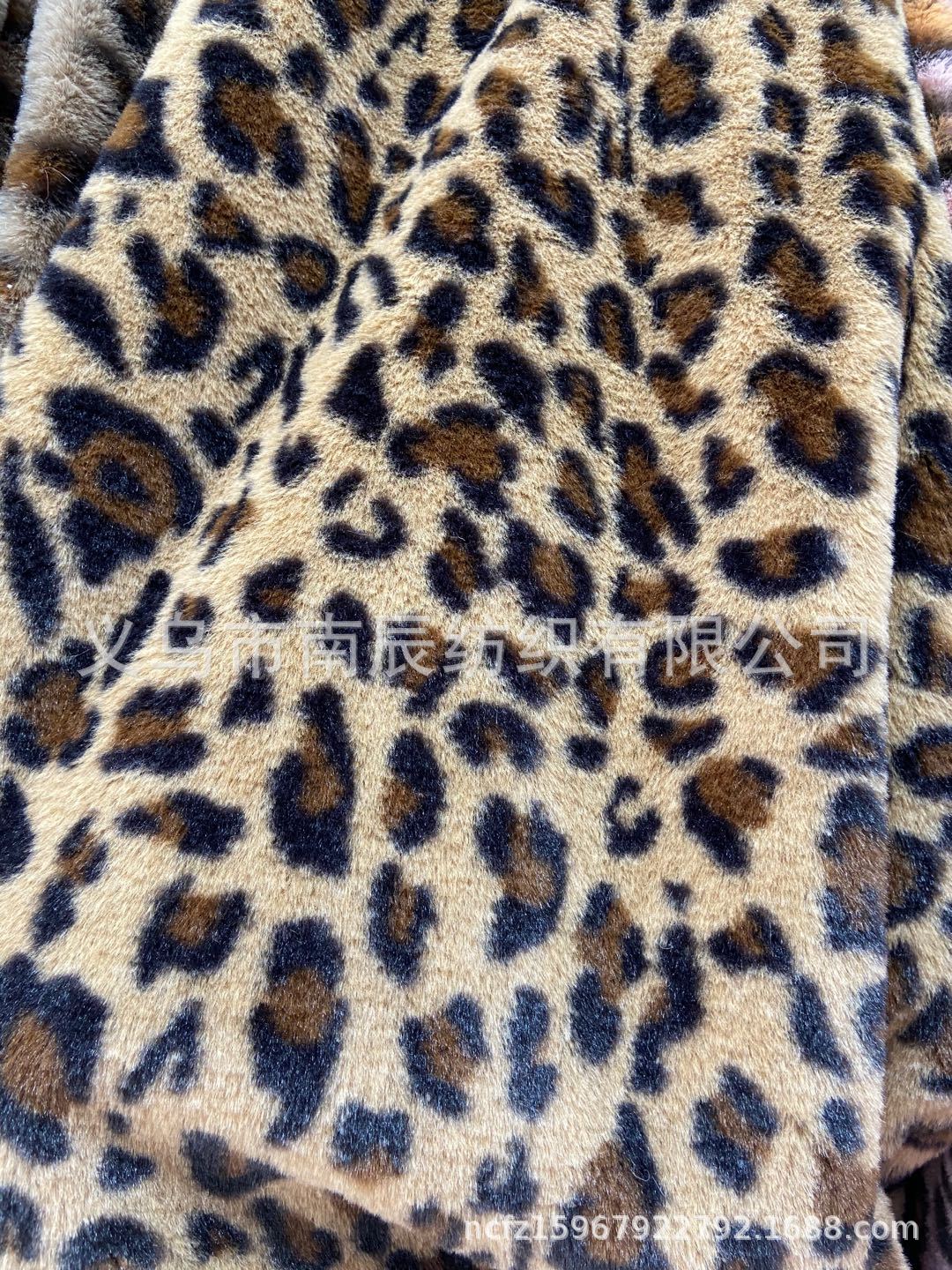 Estampado de leopardo patrón horizontal pequeña piel de conejo impresión Imitación Piel de conejo franela ropa abrigo tela de felpa alfombra de juguete en stock