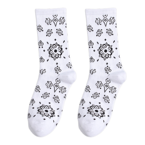 Cross-border e-commerce socks men's mid-tube floral socks trendy brand black and white sports socks trendy mid-top street cotton socks