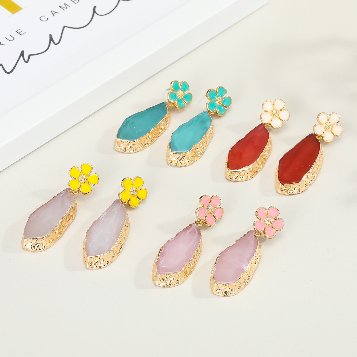 Irregular Retro Flower Earrings display picture 2