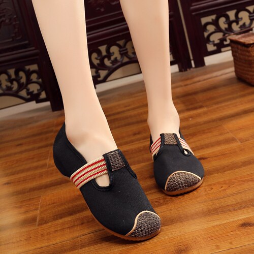 Factory direct sales [elegant] one-piece drop-shipping ethnic-style tendon sole inner heightening square dance shoes for women