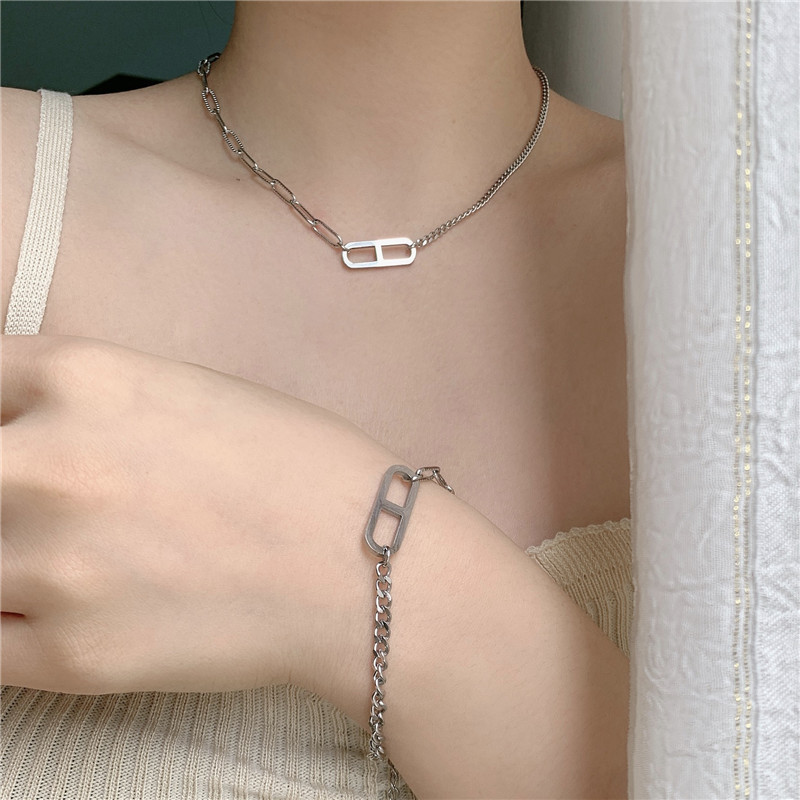 Corée Collier Géométrique Simple Chaîne De Clavicule Asymétrique Collier Court Bracelet En Gros Nihaojewelry display picture 3