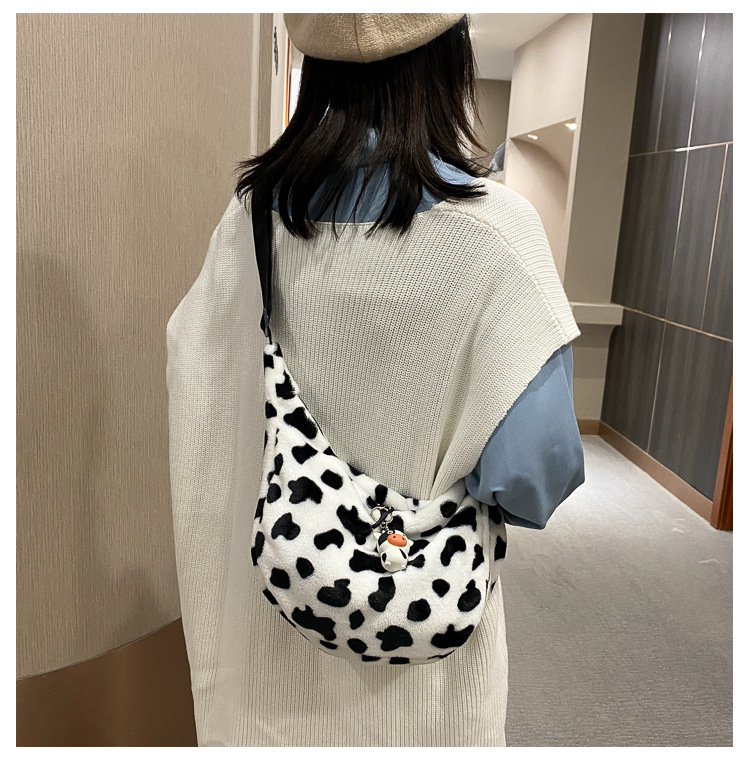 Cow Pattern Plush Messenger Shoulder Bag display picture 9