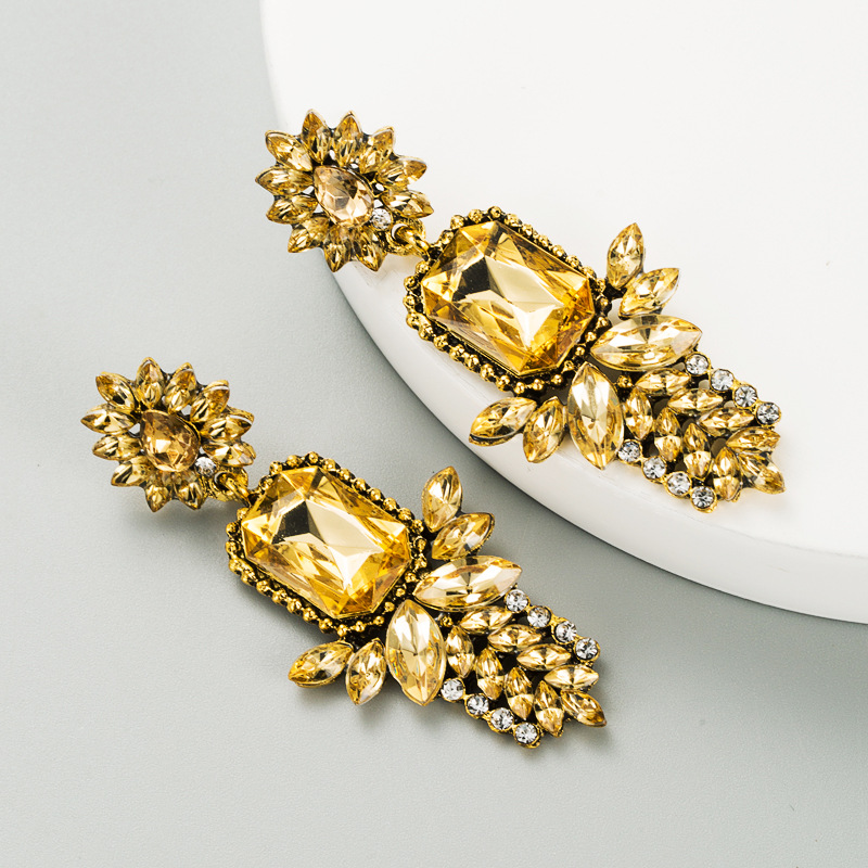 23g Weight Artificial Gemstones Inlay Material Earrings Classification Housewarming, Anniversary, Business, Wedding, Travel, Birthday, Festival Occasion Alloy Material Flower Pattern Women'S Gender Diamond Design Fashion Style Coffee, White, Black Color Fashion Flower Diamond Alloy Artificial Gemstones Earrings 4
