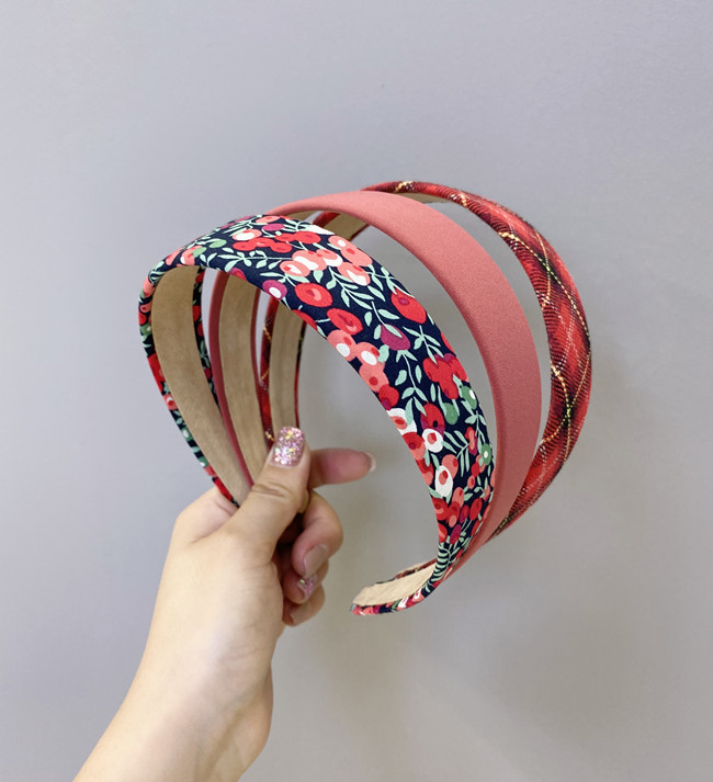 Retro Floral Plaid Hairband  South Korea Wild Fashion Pure Color Wash Face Wide-brimmed Headband Hair Cave Hair Accessories Hair Bundle Wholesale Nihaojewelry display picture 11