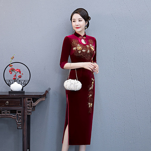 Chinese Dress Qipao for women Autumn velvet cheongsam female retro Beaded cheongsam performance long cheongsam manufacturer