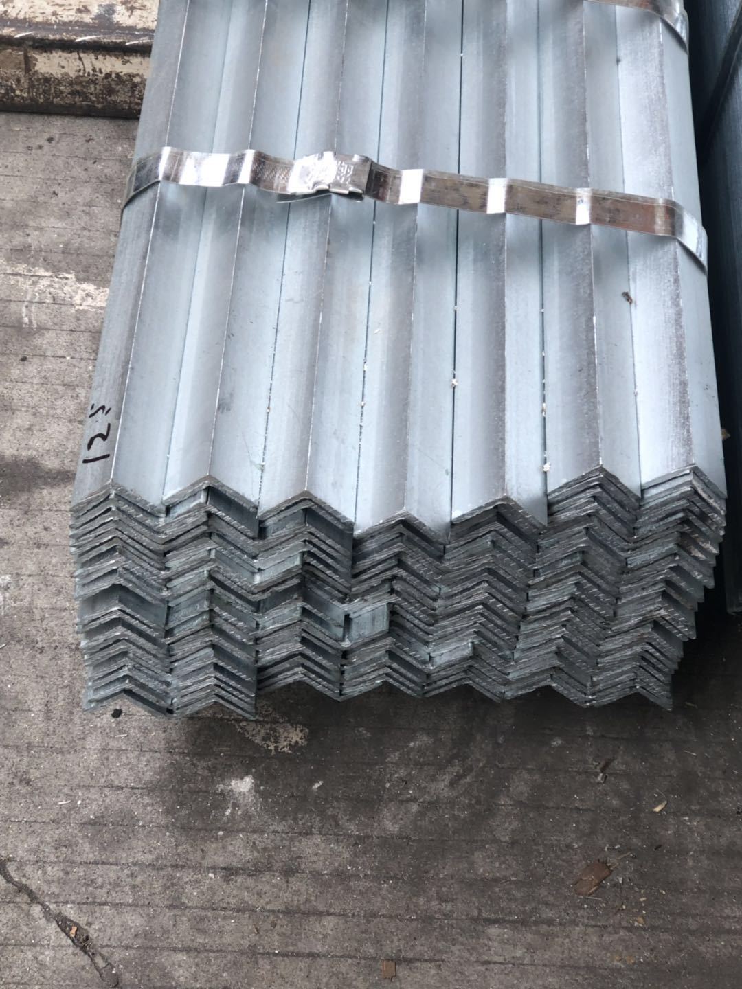 热镀锌角钢规格齐全q235热镀锌角钢q345热镀锌角钢