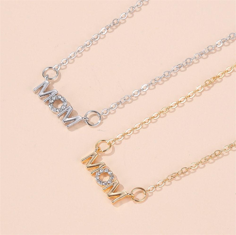 Necklace Simple English Alphabet Necklace Mother Pendant Clavicle Chain Mom Copper  Necklace Wholesale Nihaojewelry display picture 4
