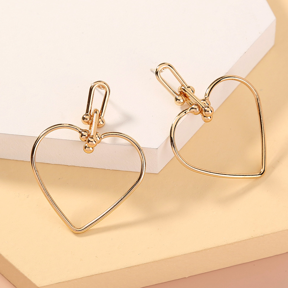 Heart Earrings Simple Fashion Personality Hollow Heart-shaped Alloy Stud Earrings display picture 1