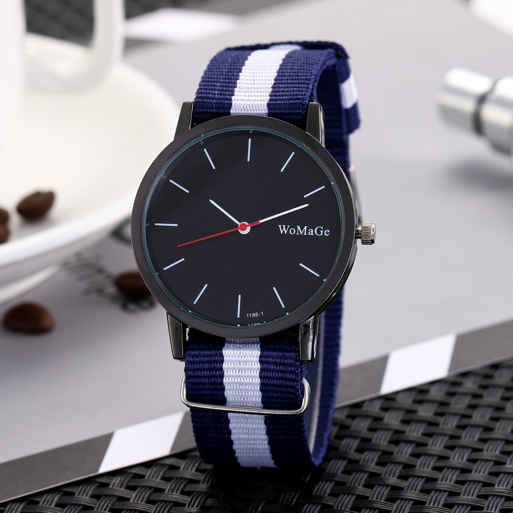 Simple Color Braided Belt Black Shell Large Dial Men's And Women's Watches Wholesale display picture 1