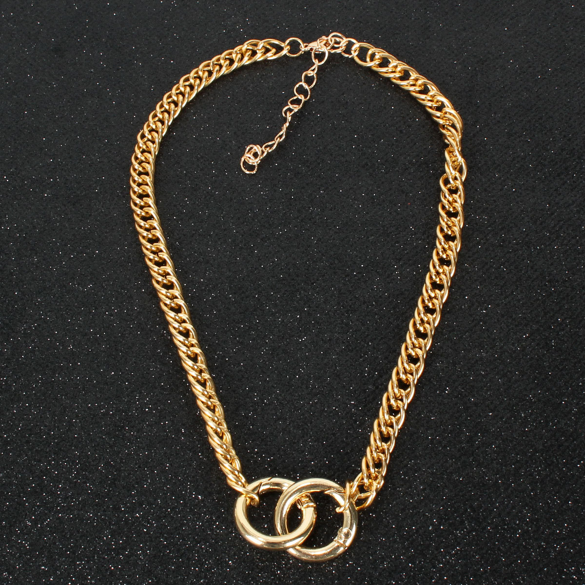 Simple Two-ring Interlocking Item Single-layer Exaggerated Circle Alloy Sweater Chain For Women display picture 5