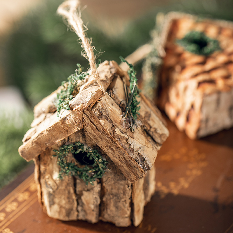 Corteza de Navidad pequeña casa decoración colgante nido de pájaros pequeña casa colgante árbol de Navidad colgante decoración de escritorio microscópica