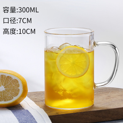 Taza de agua de mango de color recto de borosilicato al por mayor de fábrica con mango taza de té verde transparente de vidrio engrosado de una sola capa para el hogar