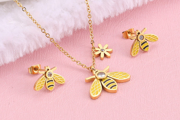 Kalen Ornament New Fashion Popular Titanium Steel Bee Clavicle Women Necklace Animal Accessories Set