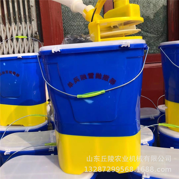 新款单兵融雪抛撒机 高压电动鱼塘颗粒投料机 道路融雪抛撒机