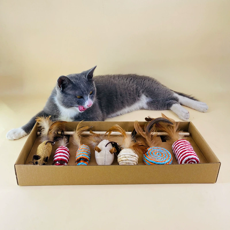 Набор из семи игрушек для кошек для игр на расстоянии, с деревянной дужкой, перьями, колокольчиком, мышкой, сизалевым мячом, для интерактивных игр
