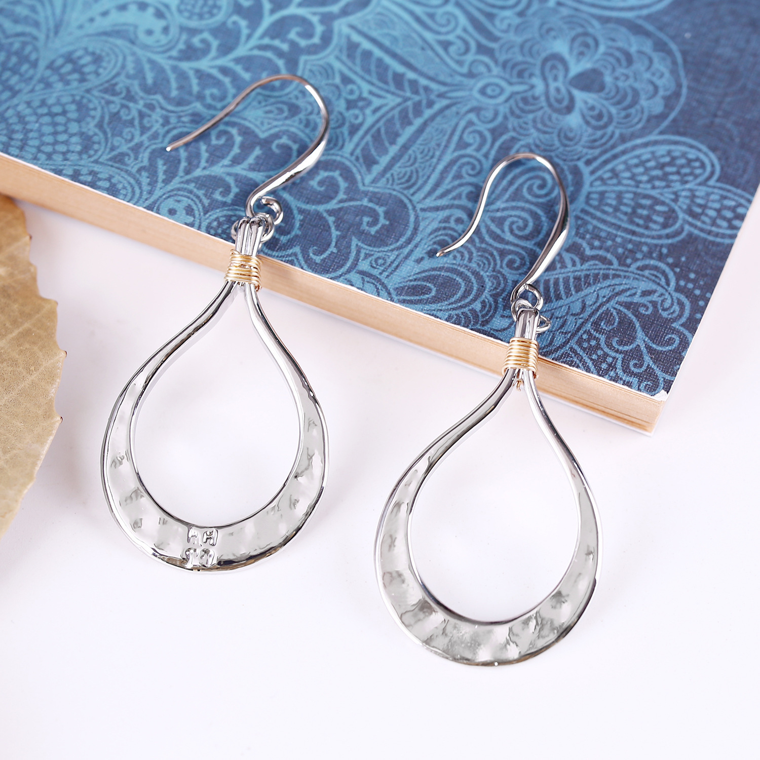 Nihaojewelry Creative Geometric Fashion Exaggerated Earrings Wholesale display picture 49