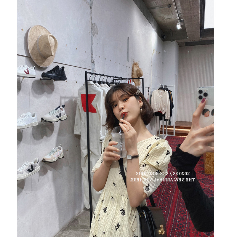 Summer’s Tale 玫瑰与抹茶 肌理感植绒印花女夏碎花V领系带连衣裙