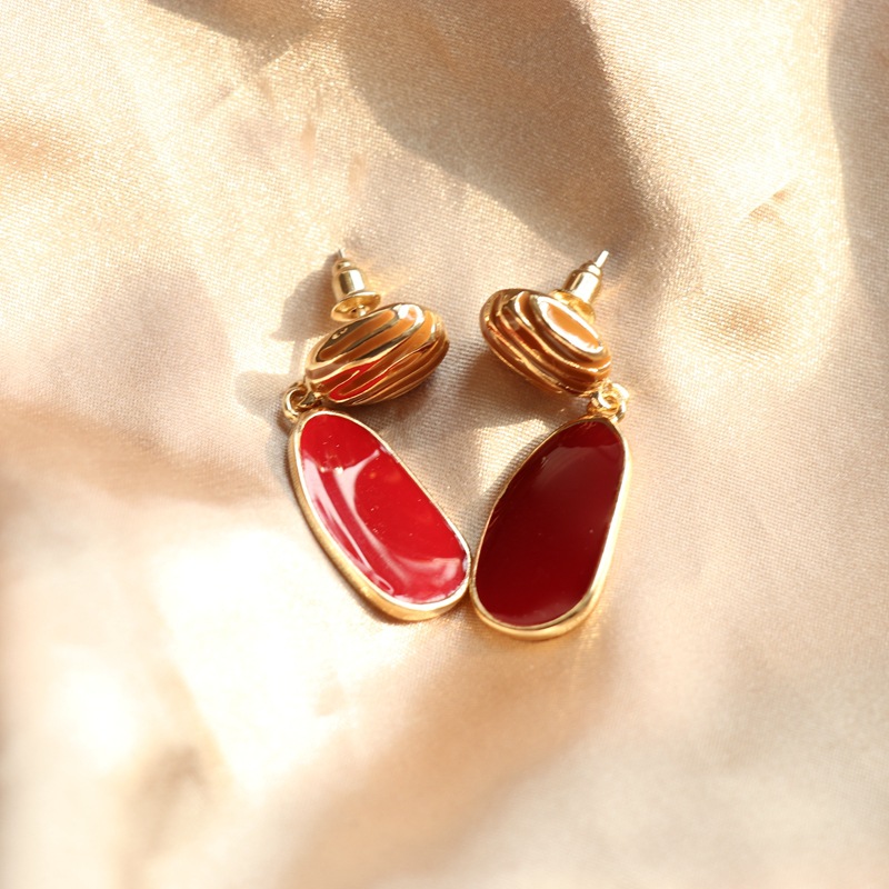 Red Curved Rectangle Earrings display picture 2