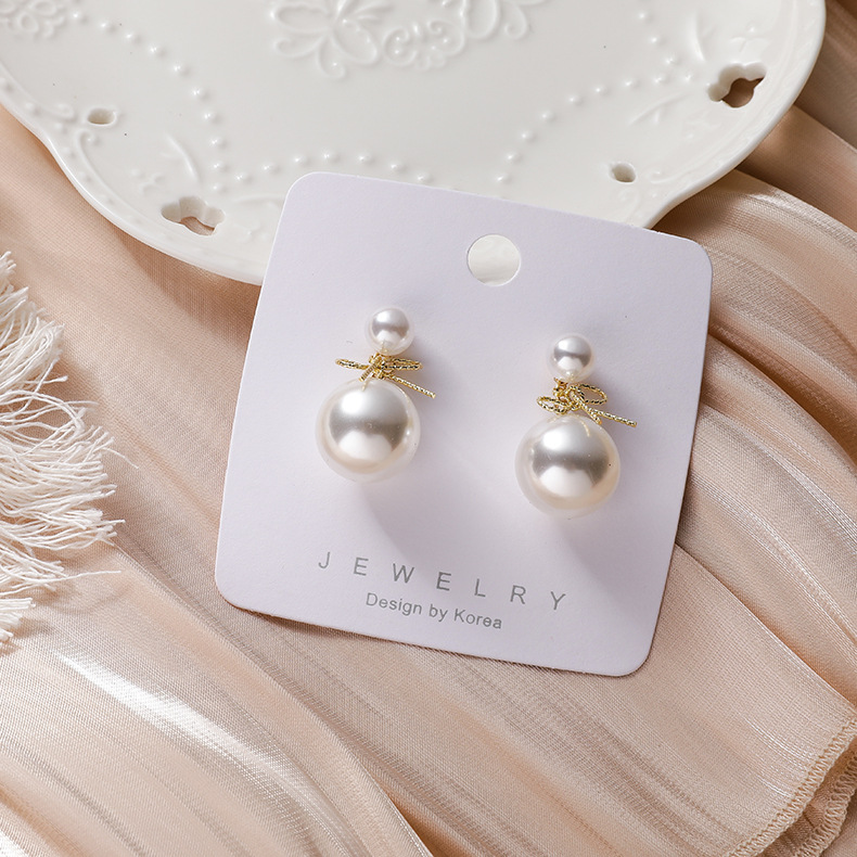 Korean  Simple  Pearl Bow Earrings display picture 3