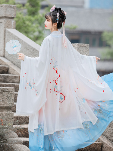 Hanfu female student ancient Chinese elements