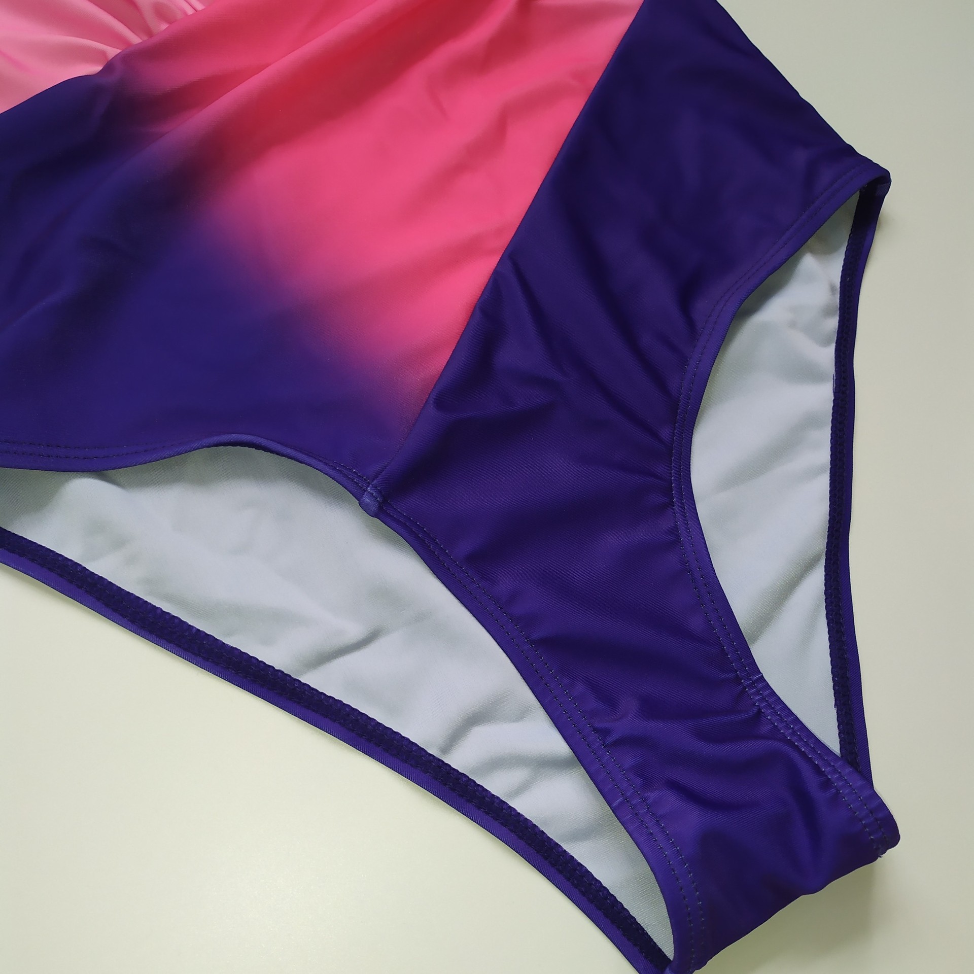 bikini traje de baño de una pieza de color degradado arcoíris NSHL3309