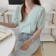2021韓版夏季新款簡約百搭V領女式襯衣純色氣質斜扣短袖襯衫女夏