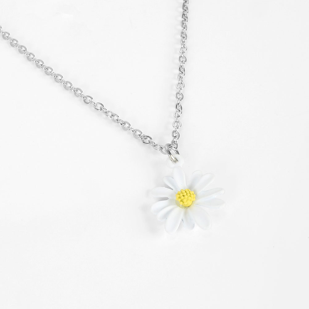 Fashion Sun Flower Single Layer Alloy Pendant Necklace Jewelry For Women Wholesale display picture 4