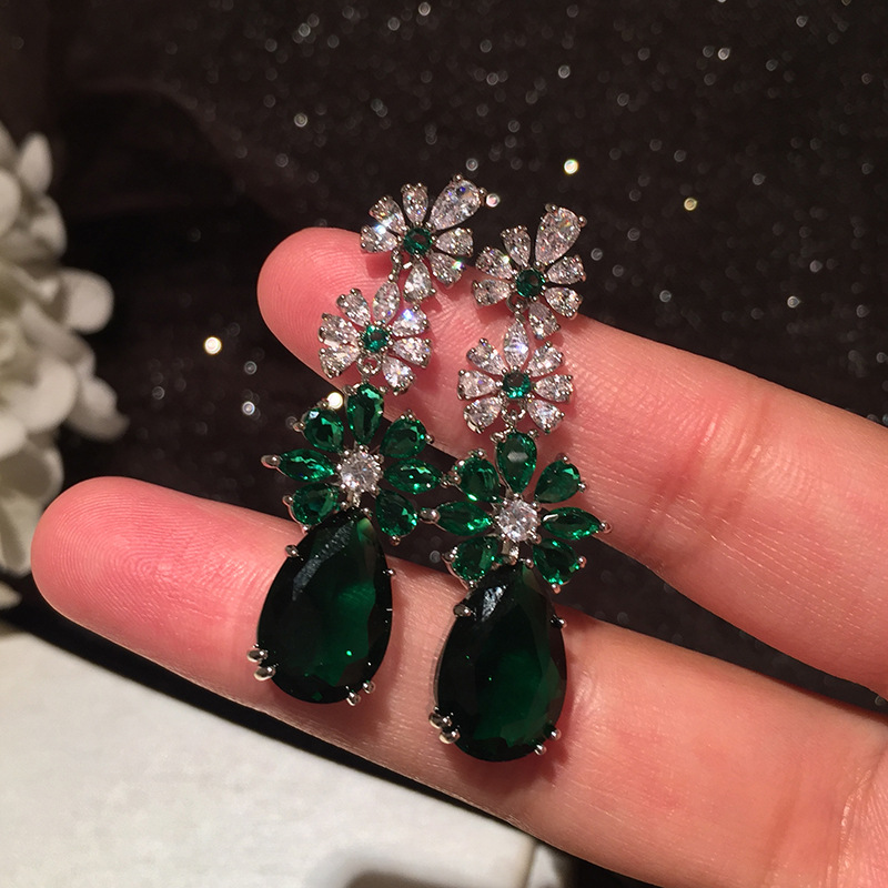 Retro Emerald Drop Long Tassel Earrings display picture 3