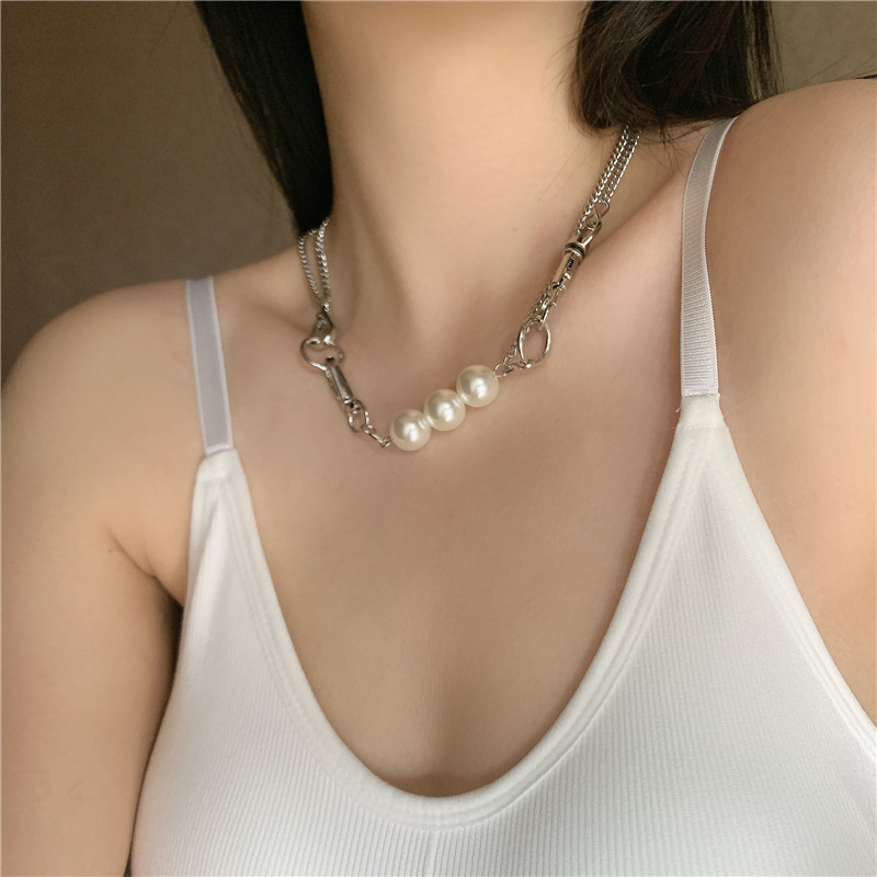 Fashion Women's Metal  Buckle Stitching Short Alloy Clavicle Chain Necklace display picture 3