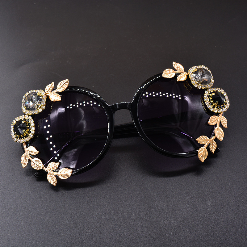 Neue Trendige Koreanische Damen Diamant Kristall Sonnenbrille Großhandel display picture 5