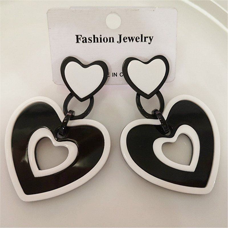 1 Pair Lady Heart Shape Arylic Plating Women's Earrings display picture 3