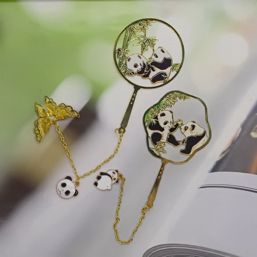 Manufacturers wholesale metal Chinese wind creative bookmarks students business gifts round fan brass hollow out the panda bookmark