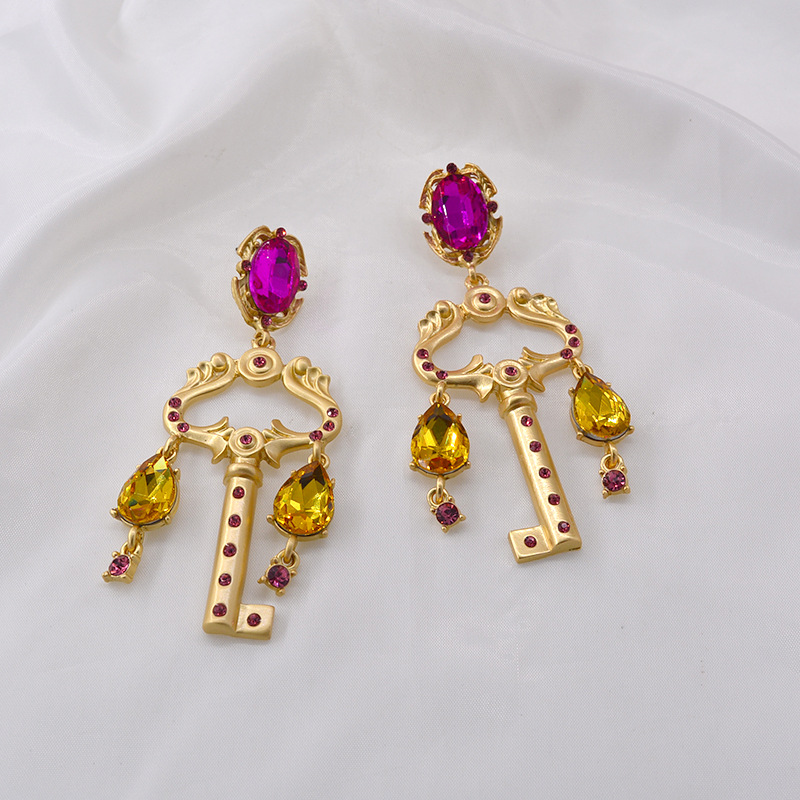 Baroque Long Crystal Rhinestone Gem Retro Earrings Fashion Baroque Key Crystal Personality Earrings Wholesale Nihaojewelry display picture 5